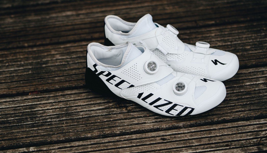 Modelo en blanco de las Specialized S-Works Ares