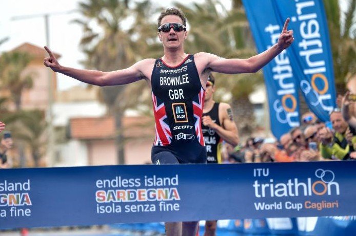 Alistair Brownlee competindo em distância olímpica