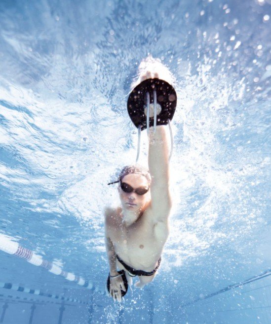 R u b é n G u t i é r r e z , S W I M .: Las Palas en el entrenamiento de  Natación.