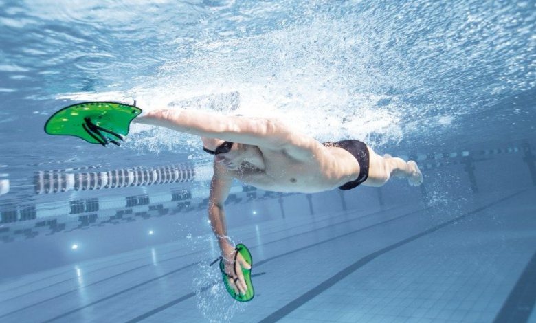 Comment utiliser les pagaies de natation?