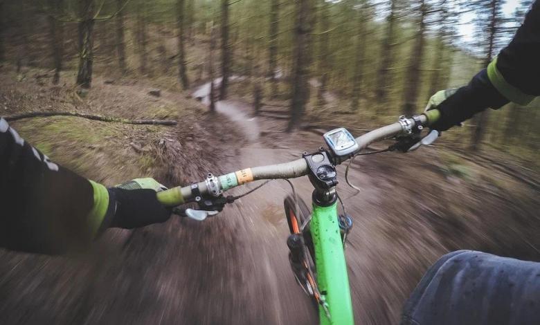 Ein Radfahrer, der durch einen Schuss eines Jägers in Girona verletzt wurde