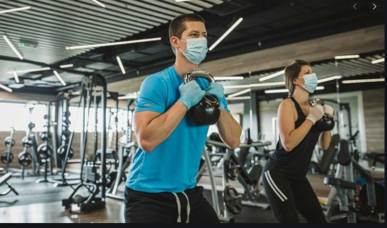 entrenamiento de fuerza en el gimnasio