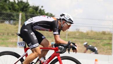 La UCI prohíbe apoyar los antebrazos en el manillar en competición