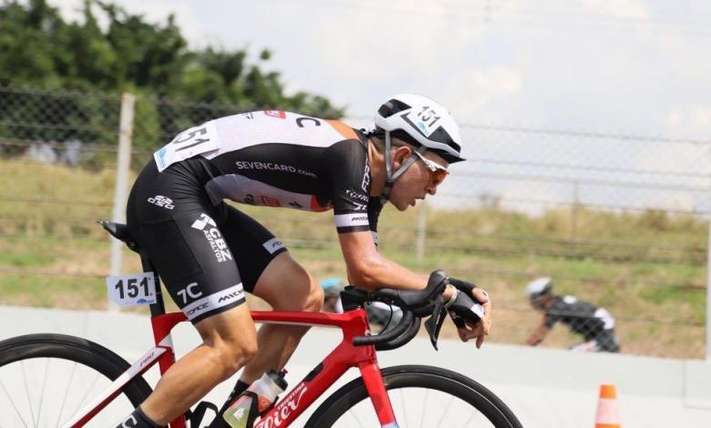 The UCI prohibits resting the forearms on the handlebars in competition