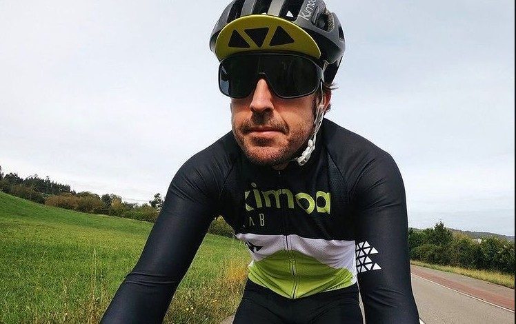 Fernando Alonso training with the bicycle