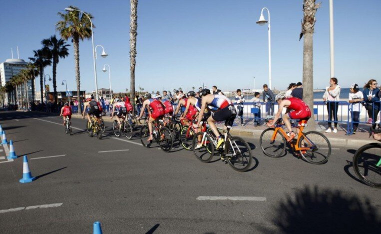 Segmento ciclista en un triatlón de Melilla