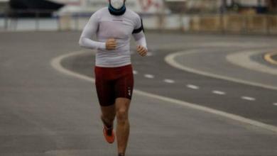 allenamento dell'atleta con maschera