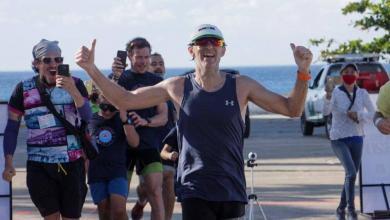 Luis de Arriba ganando ultra triatlon cozumel