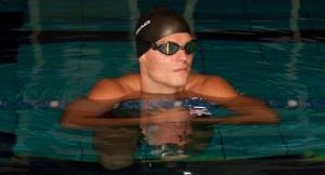 Un nageur avec le HEAD Swimming Tiger Race LiquidSkin