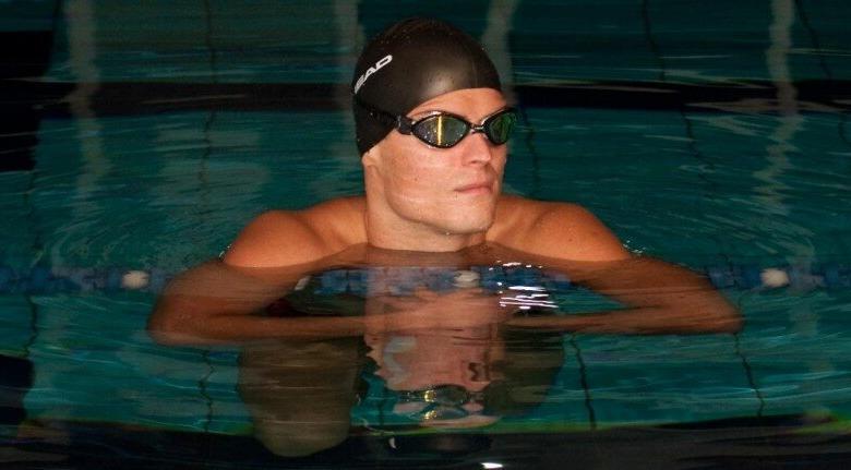 A swimmer with the HEAD Swimming Tiger Race LiquidSkin