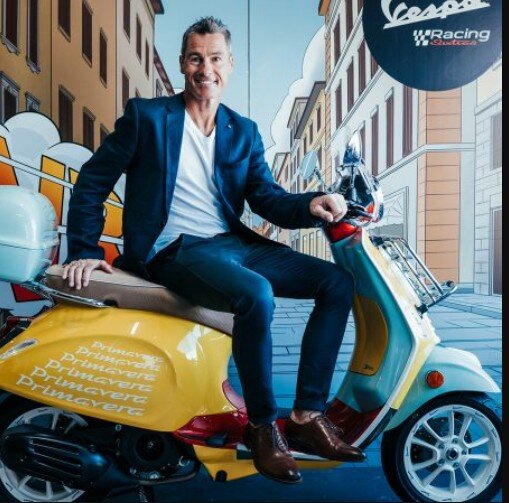 El 5 veces campeón del mundo Craig Alexander crea el equipo Vespa Pro Triathlon Team - Noticias Triatlón Caig Alexander crea el equipo Vespa Pro Triathlon Team
