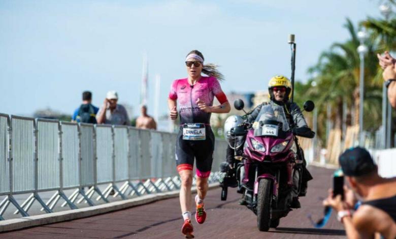 Daniela Ryf corriendo en el Campeonato del Mundo IORNMAN 70.3