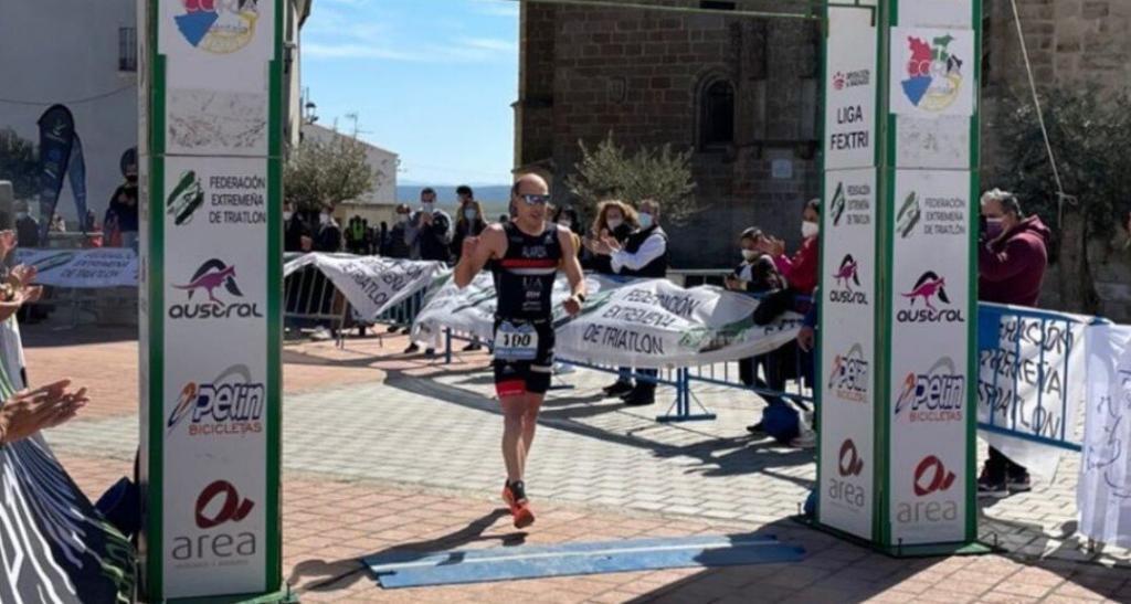 Fernando Alarza ganando el Duatlón Diego Paredes