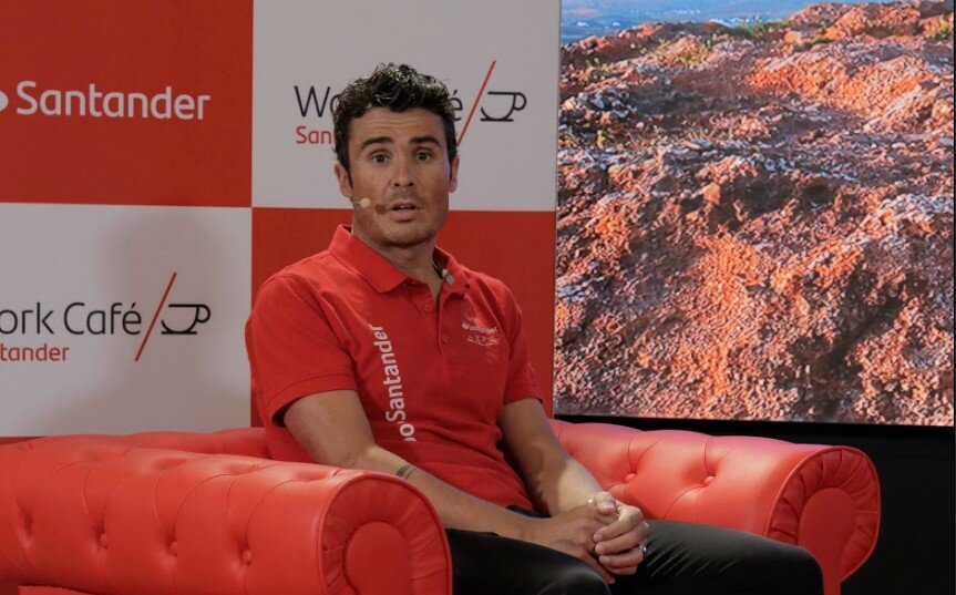 Noya im Arbeitscafé Santander de Vigo