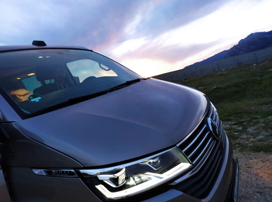Parte delantera de la VW Surfer Suite de Roadsurfer