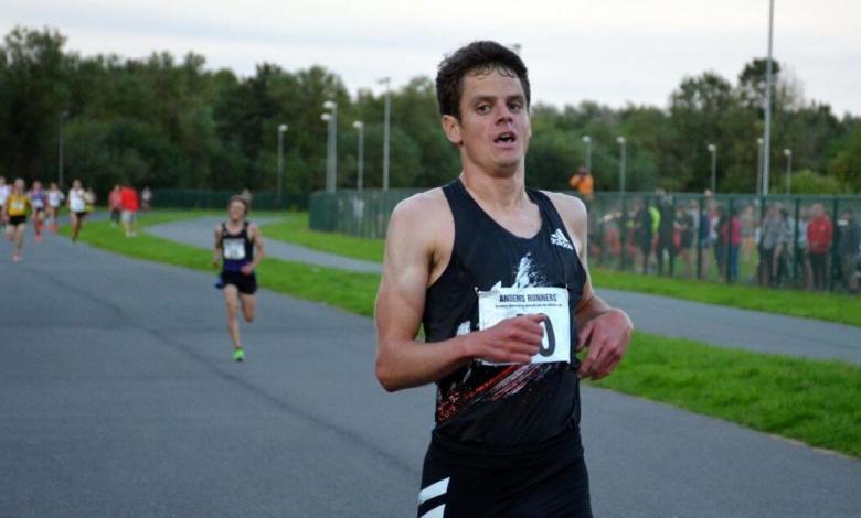 Jonathan Bronwlee no final do 5K em Barrowford