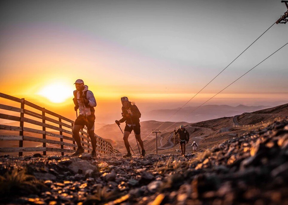 Imagen al amanecer del Ultra Sierra Nevada