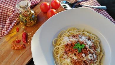 Piatto di pasta con carne