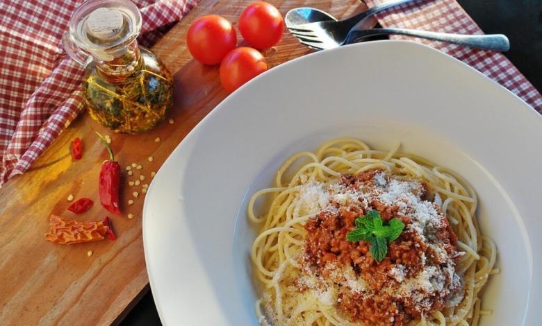 Piatto di pasta con carne