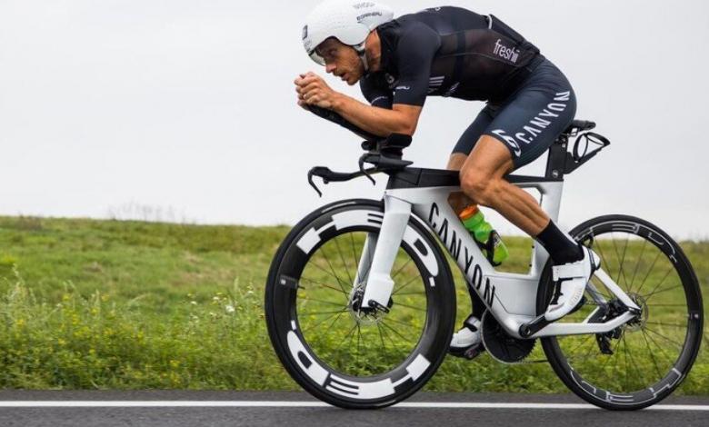 Lionel Sanders wins IRONMAN 70.3 Texas