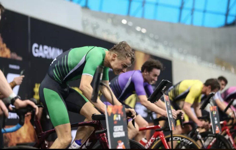 Segmento ciclista sobre el rodillo de los SLT Arena Games