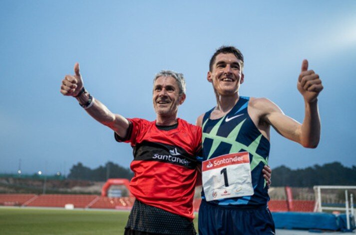 Dani Mateo y Martín Fiz baten el récord de la hora en pista