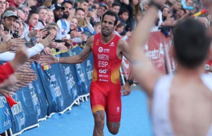 Emilio Martín in gara con la squadra spagnola di duathlon