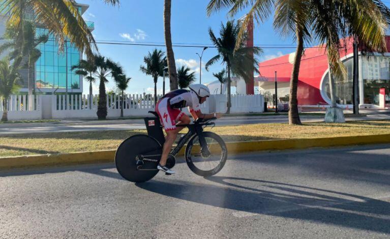 Javier Gómez Noya wins the Cancun Challenge