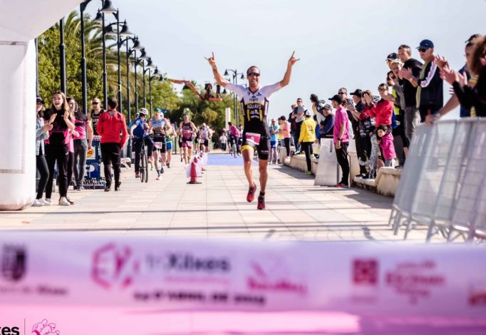 Emilio Aguayo winning the triXilxes 2019