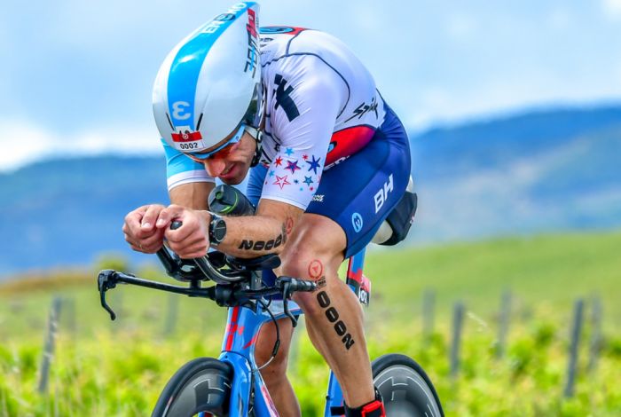 Tolles Poster von Profis im Half Triathlon Pamplona Iruña