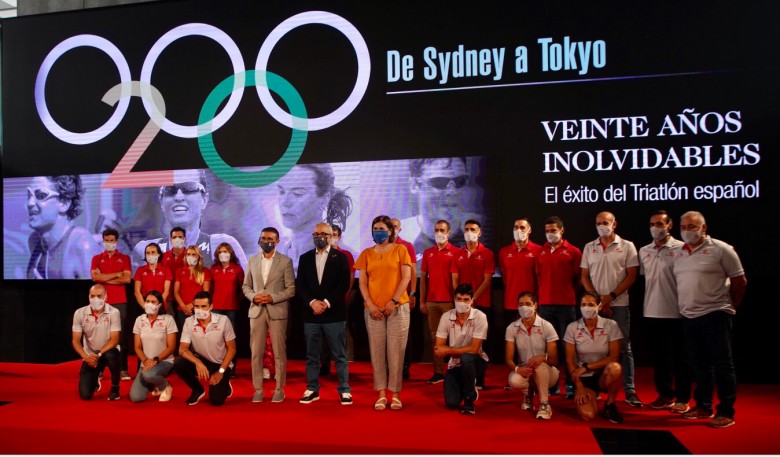 Family photo_FETRI_Presentation of the Olympic team.j