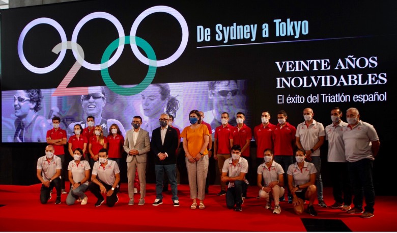 Photo de famille_FETRI_Présentation de l'équipe olympique.j