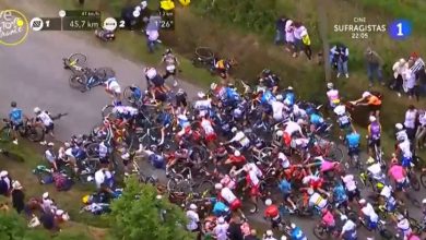 A spectator causes a crash in the first stage of the Tour de France