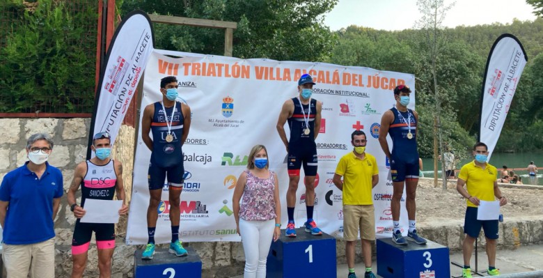 Pódium masculino del Triatlón Alcalá del Júcar