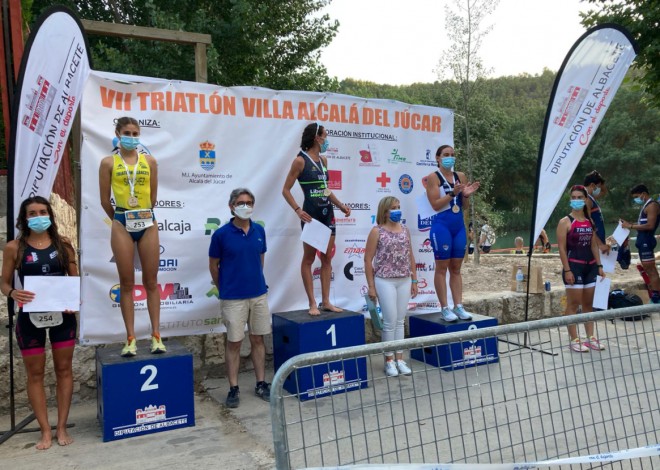 Pódium femenino del Triatlón Alcalá del Júcar