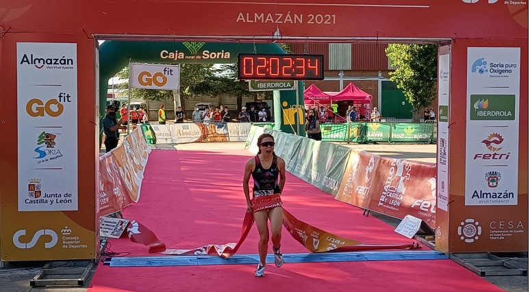 Natalia Hidalgo remporte le triathlon d'Almazán