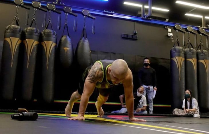 Cassiano Rodrigues hat in einer Stunde 957 Burpees aufgenommen