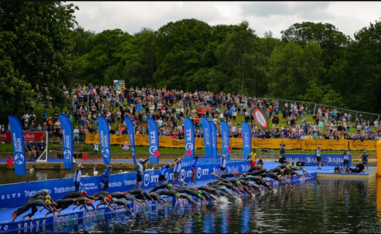 Las posiciones de salida de la prueba de triatlón de Tokio 2020.