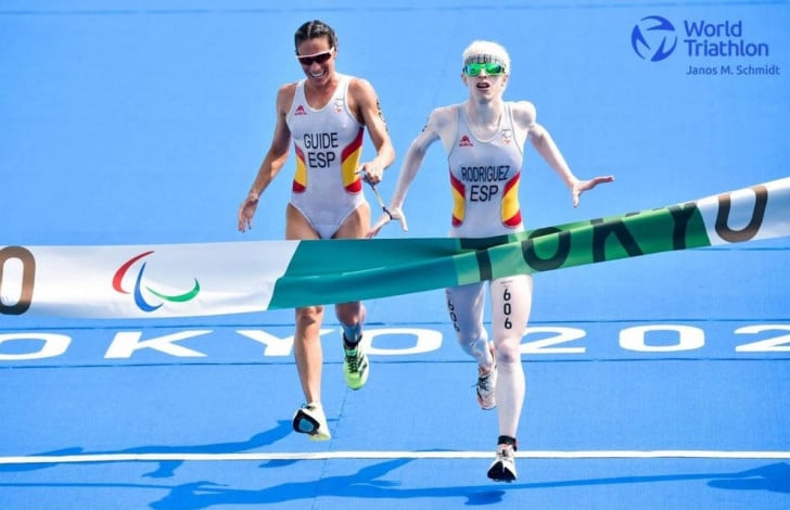 Susana Rodríguez with Sara Loehr gold in the Paralympic games in Tokyo