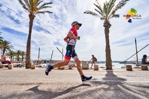 Fornells erholt seinen Triathlon mit dem Artiem Half Menorca