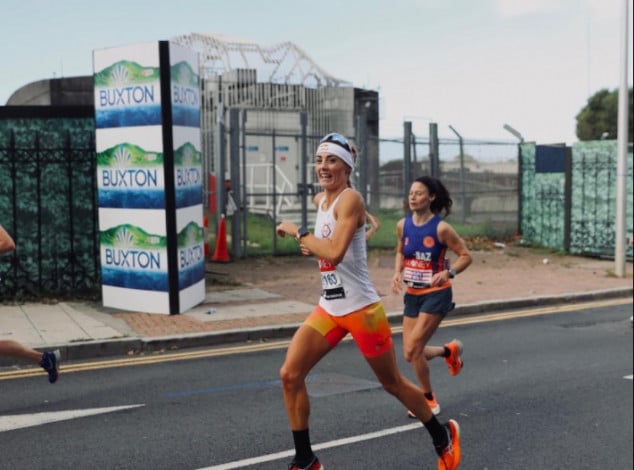 Lucy Charles alla Maratona di Londra