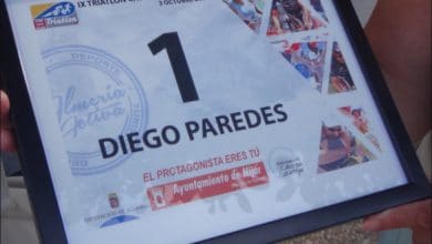 El triatlón Cabo de Gata retira el dorsal número uno en recuerdo de Diego Paredes