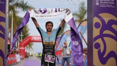Gonzalo Fuentes ganando ICAN Triathlon gandia