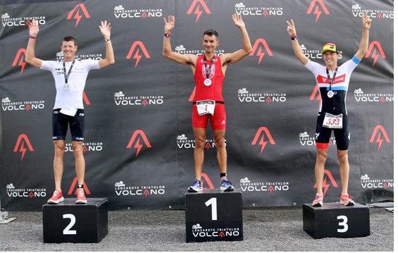 Raúl Lecuona und Lydia Dant, Meister des Club La Santa Volcano Triathlon