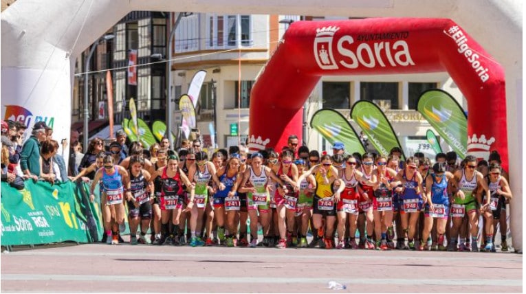 @ triathloncastillayleon / Abfahrt des Duathlons in Soria