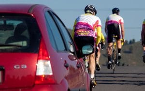 Come dovrebbero essere superati i ciclisti con la nuova legge?