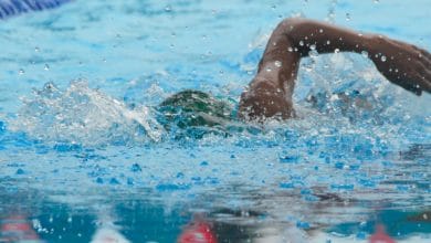 Treinamento de natação: 4 × 100 para a melhor média