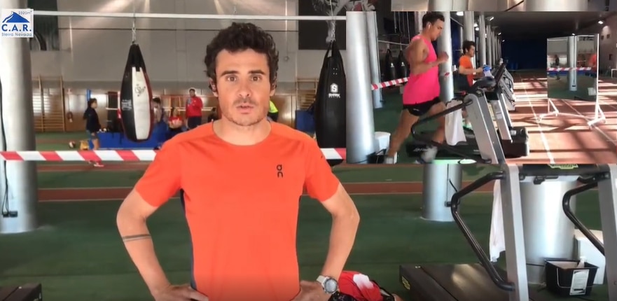 Javier Gómez Noya entrena en el CAR de Sierra Nevada