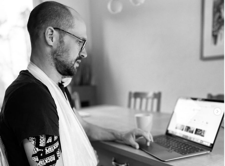 Patrick Lange sufre una caída