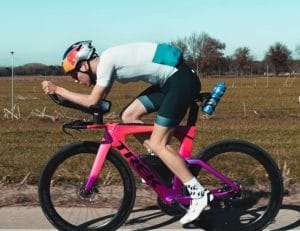 Marten Van Riel e Laura Philipp vencem o IRONMAN 70.3 Dubai